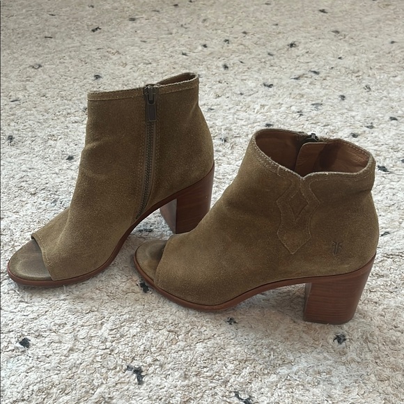Frye Shoes - Women's Tan Suede Ankle Boots